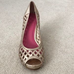 Lilly Pulitzer gold basketweave peep toe wedge